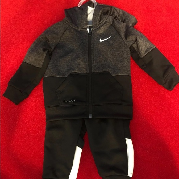 SOLD - Boys Nike dri-fit set - Picture 2 of 7